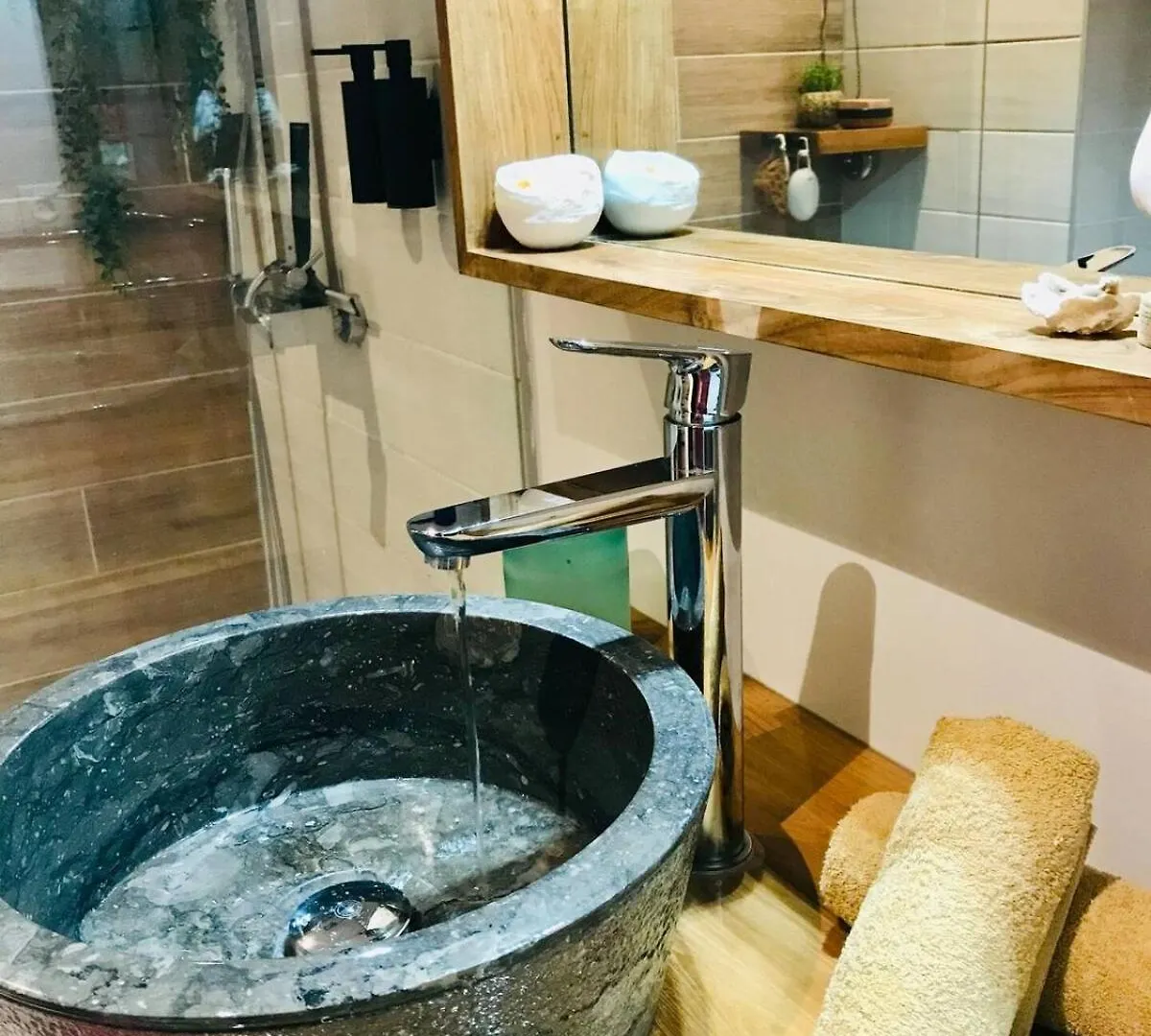 Апартаменты Appartement Manava - Residence Privee Avec Piscine, Vue Moorea, A 5 Min De L'Aeroport Фааа